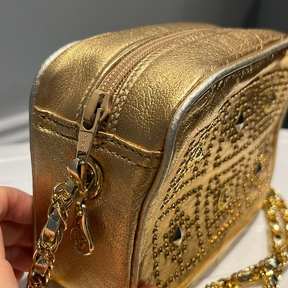 Gold crossbody bag purse with chain strap - Picture 2 of 5